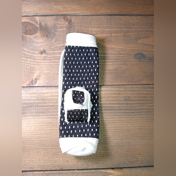 Bratz Dolls Sized Golf Bag Ball Accessories for display or Play - Picture 3 of 3